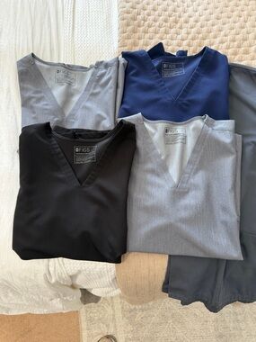 FIGS Women’s V-Neck Scrub Tops - Black, Navy, Gray size XXL set of 4